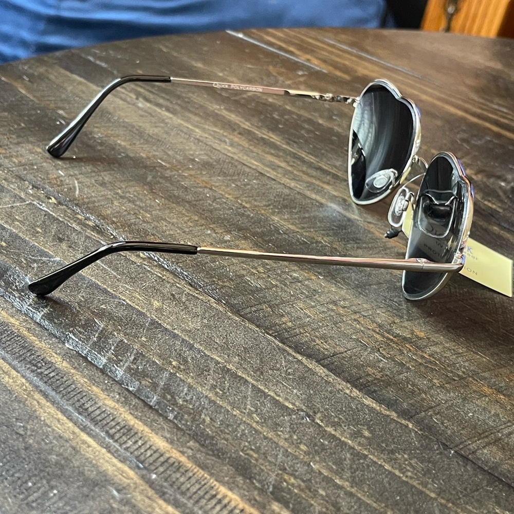 Heart-Shaped Metal Frame Black Sunglasses - Picture 5 of 6
